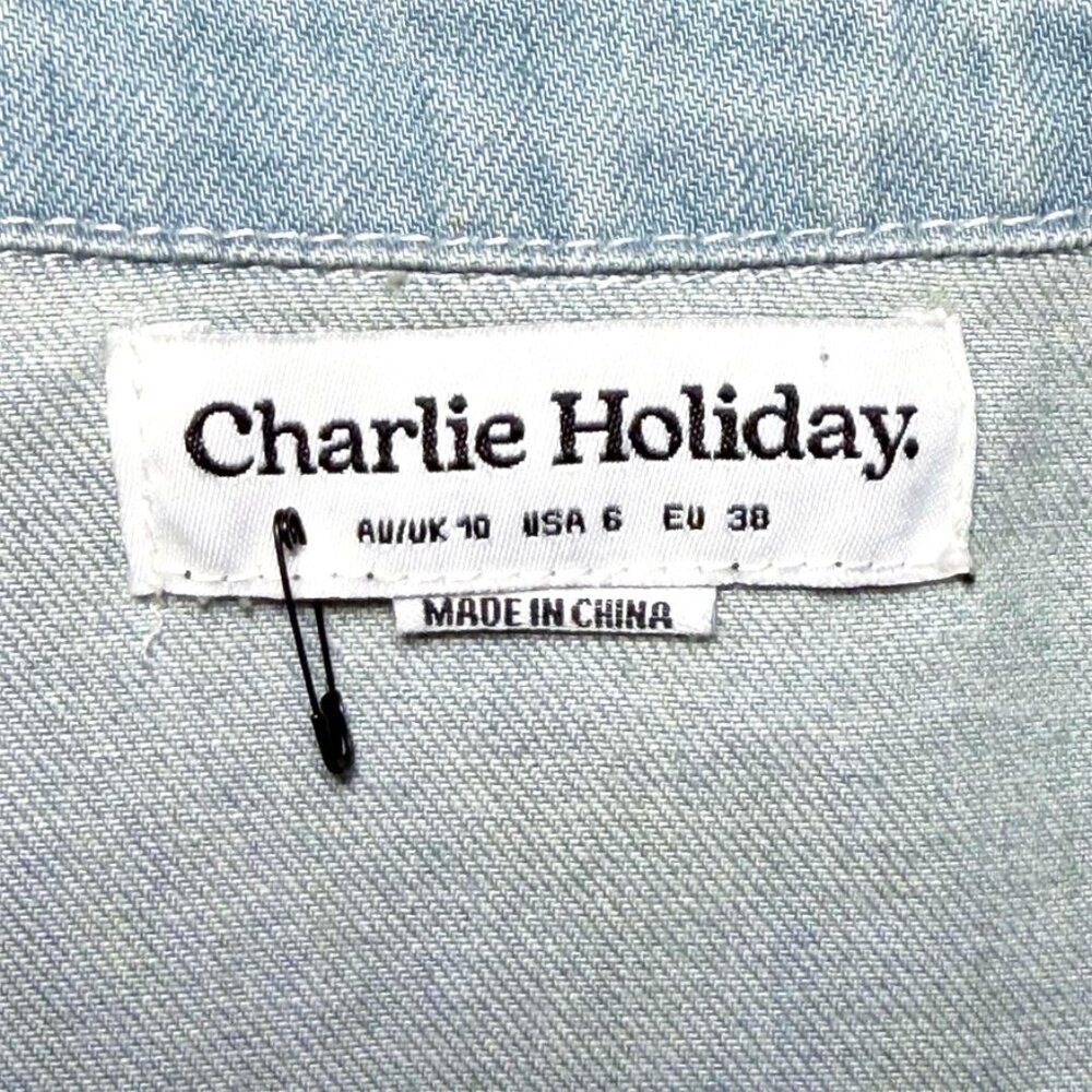 CHARLIE HOLIDAY Australia Brand Cropped Trucker Jean Jacket - Picture 6 of 6
